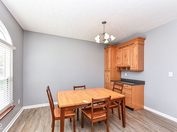 5th image of 10121 Youngwood Ln