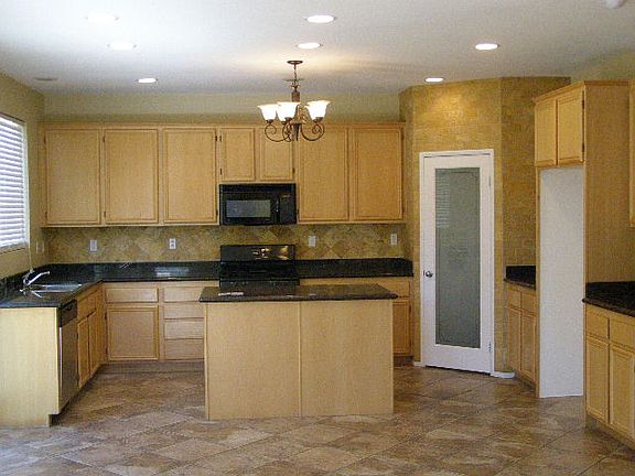4th image of 13805 Hawk Ct