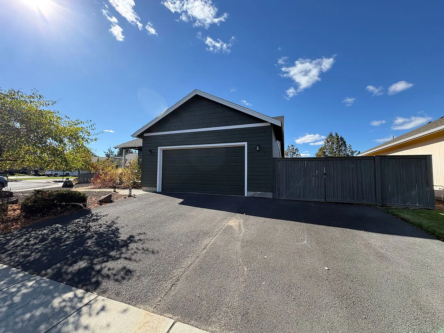 Charming Single-Level Home on Spacious Lot in NE Bend! — Photo 2