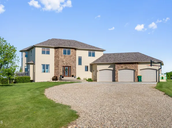 7920 Country Brook Rd, Bismarck, ND 58503