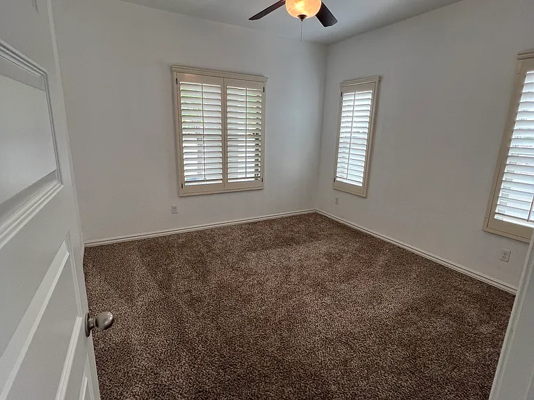 14636 Hunters Grove Ave — Photo 8