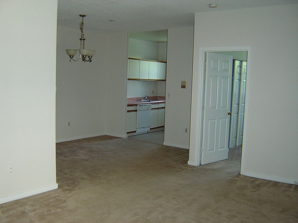 Living/Dining Area