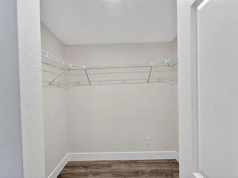 2525 W Beach St — Photo 22