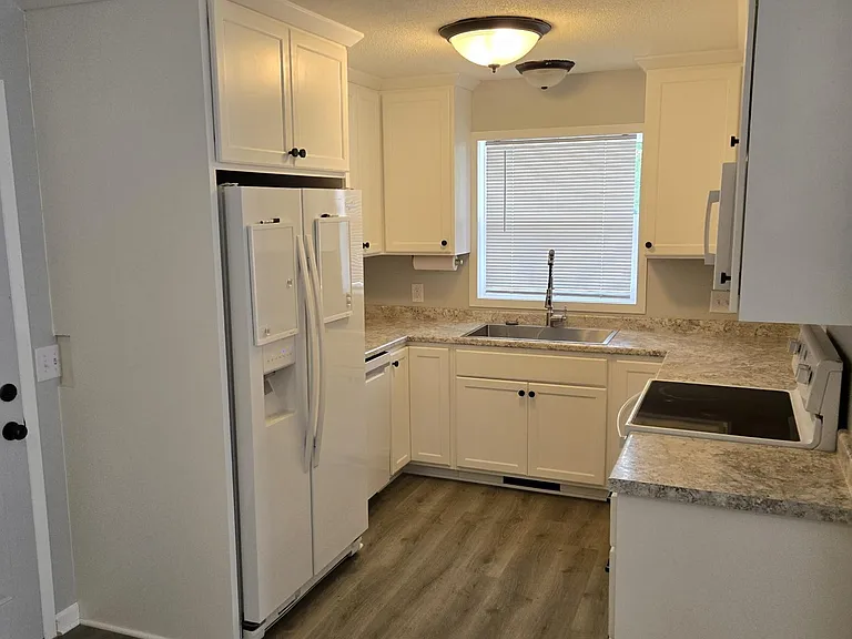 750 Franklin St — Photo 10