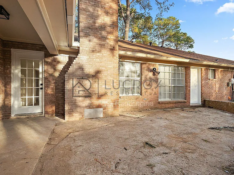 816 Winthrop Cir — Photo 4