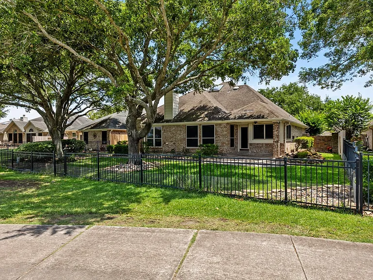 2723 Shelby Dr — Photo 21
