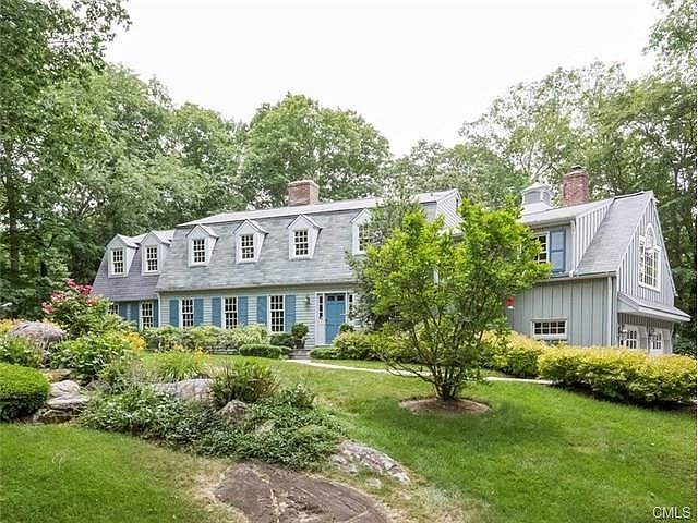 Welcome to 24 Walnut Place, your own private paradise!