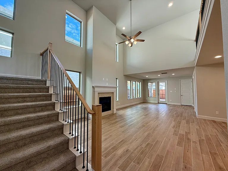 1620 Victoria Pl — Photo 8