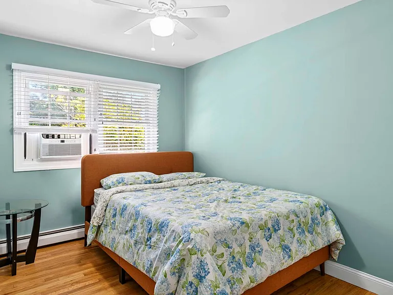 10 Bittersweet Ave S — Photo 9