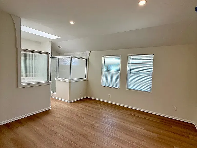 2 bed, 1350 sqft, $5,250 — Photo 3