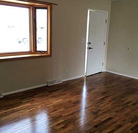 2nd image of 2930 Custer Ave