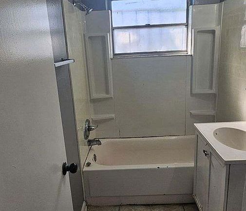 4th image of 131 Pear St