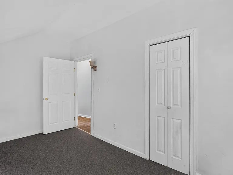 85 Vernon Ave #2 — Photo 2