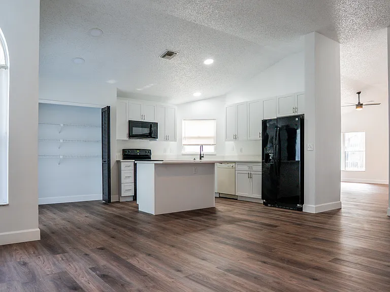 8848 Parliament Ct — Photo 5