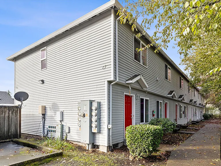 Garden Apartments — Photo 4