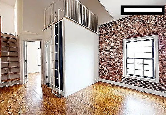 2nd image of 506 Warren St #4R