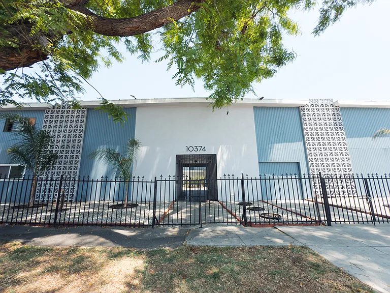 10374 Long Beach Blvd #1M — Photo 2