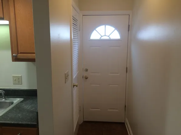 205 Wilson Pl APT D, Oswego, IL 60543