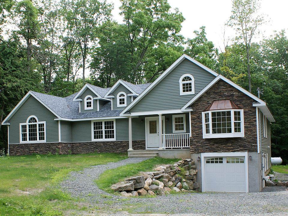 1st image of 901 Oak Ln