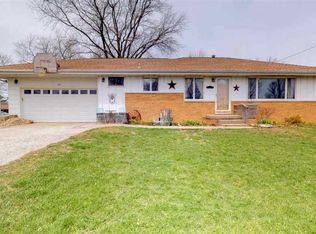 412 NE Railroad St, Hopedale, IL