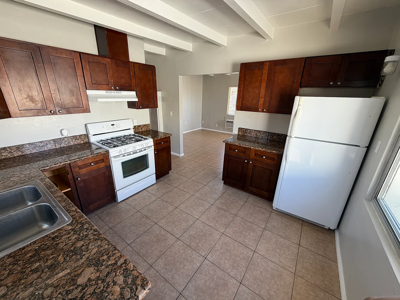2 bed, 800 sqft, $2,100 — Photo 4