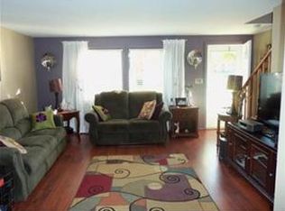 43 Manor Ct, Springfield, MA 01118