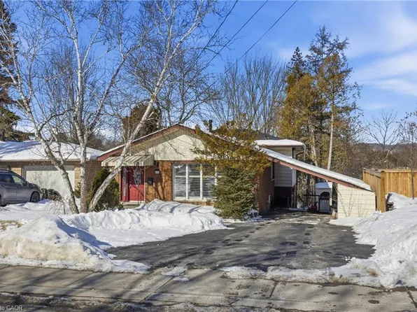 172 Old Ancaster Rd, Hamilton, ON L9H 3R4