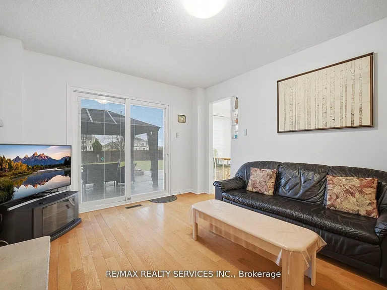 62 Fernbrook Cres — Photo 19