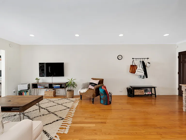 14934 Dickens St #9 — Photo 25