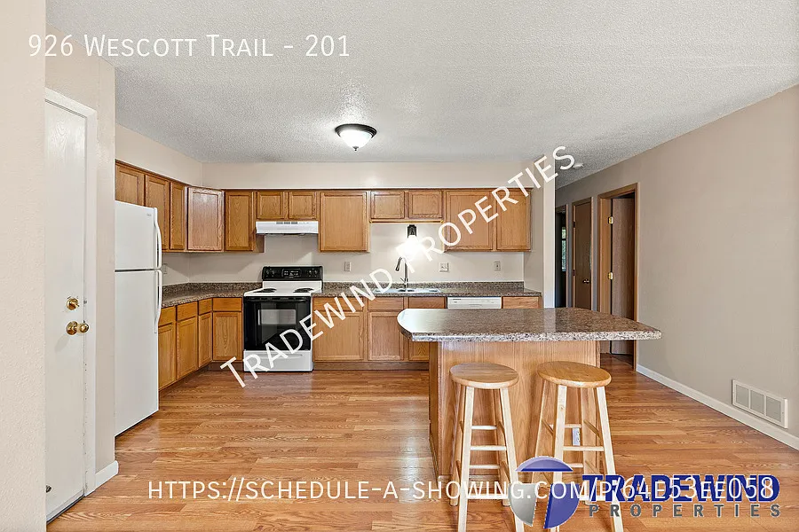 Wonderful 3 Bed 2 Bath Condo — Photo 3