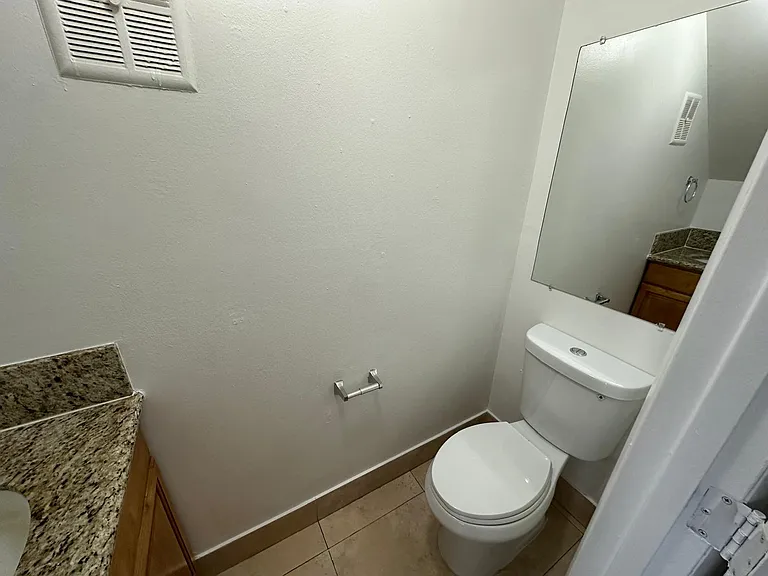2705 NE 9th Ave — Photo 26