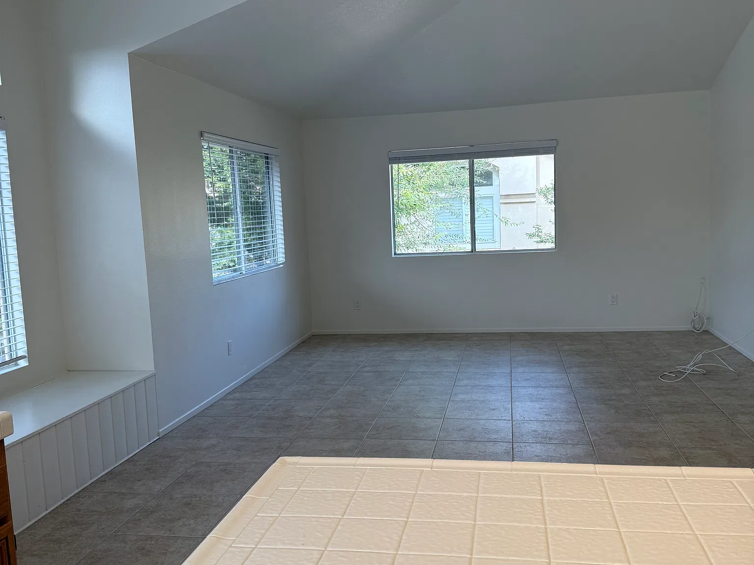 3 bed, 1835 sqft, $3,700 — Photo 4