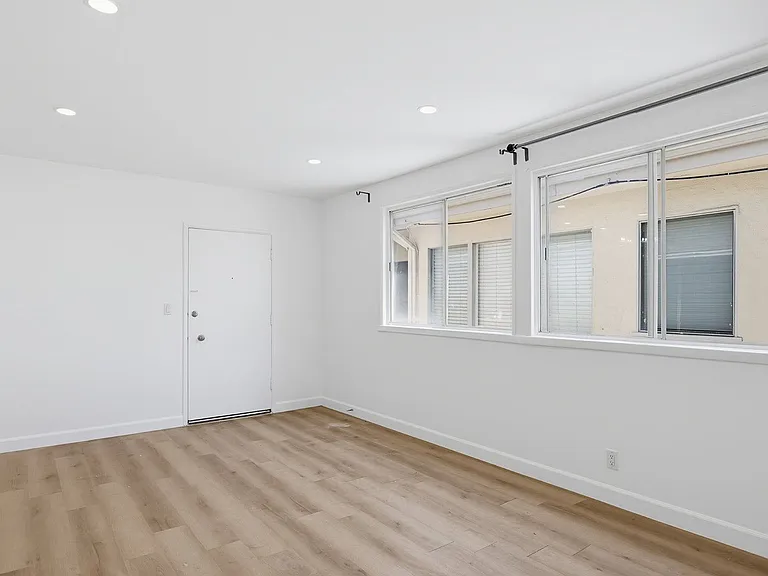337 S Rexford Dr #8 — Photo 6