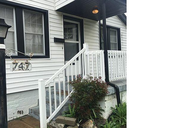 3rd image of 747 Erskine Ave
