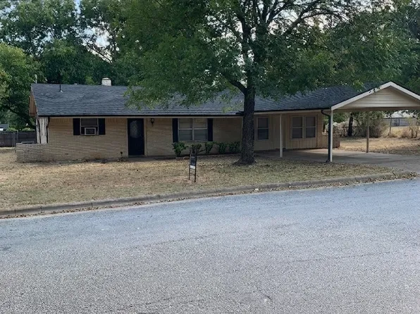 1808 Edgewood Dr, Bridgeport, TX 76426