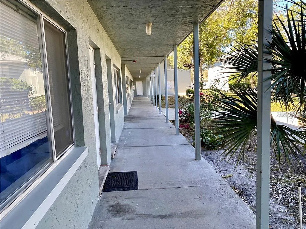 1 bed, 1.0 bath, 555 sqft, $1,200 — Photo 3
