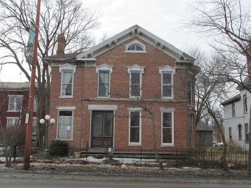 1st image of 811 Columbia St
