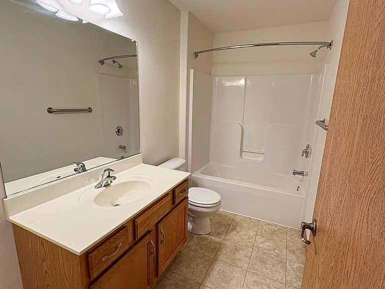 1012 W Shorewood Dr — Photo 13