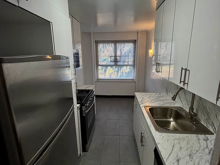 65th Cres — Photo 1
