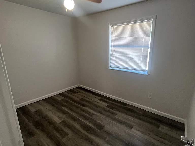 2406 NW 4th St — Photo 9