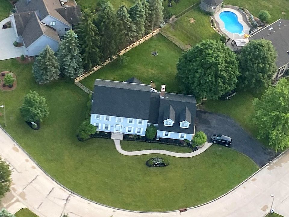 1st image of 128 Deerfield Cir
