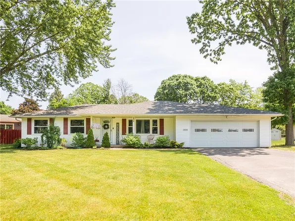 234 Black Walnut Dr, Rochester, NY 14615
