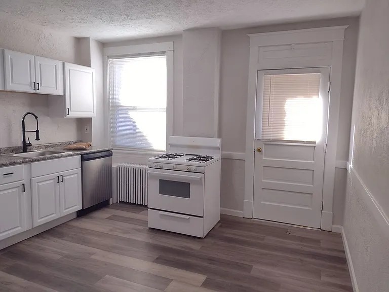 4208 Calvin St — Photo 8