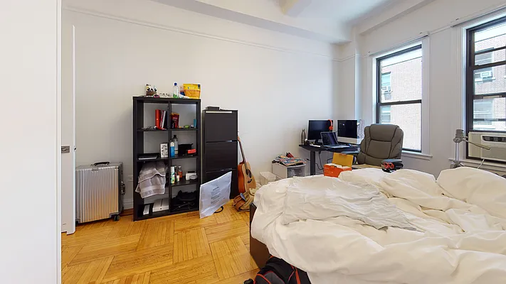 Rented by Bond New York | media 23