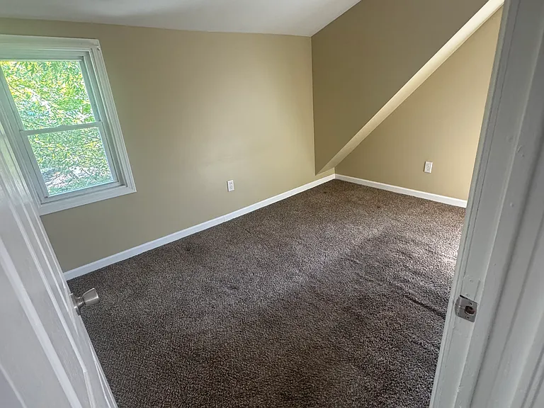 83 Parkwood Ave #4 — Photo 4