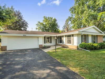 21501 West Valley DRIVE, New Berlin, WI, 53146