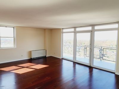 2370 North Avenue #10F, Bridgeport, CT, 06604