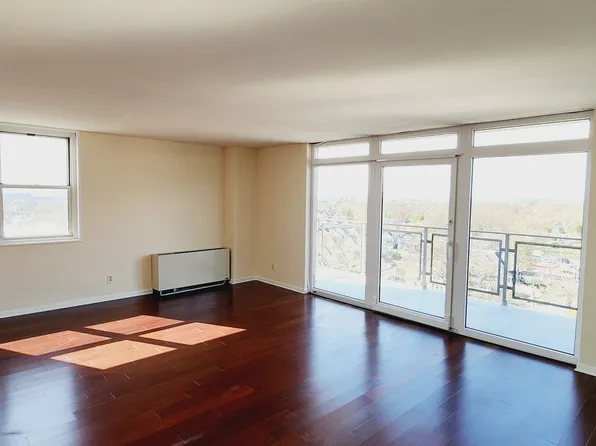 2370 North Avenue #10F, Bridgeport, CT 06604