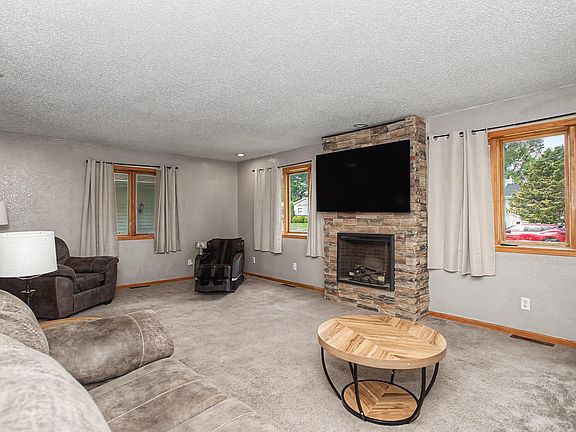 2nd image of 838 3rd St