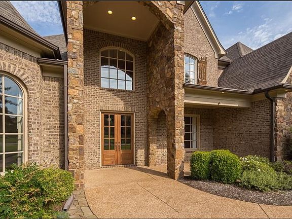 2nd image of 10255 Shea Woods Dr